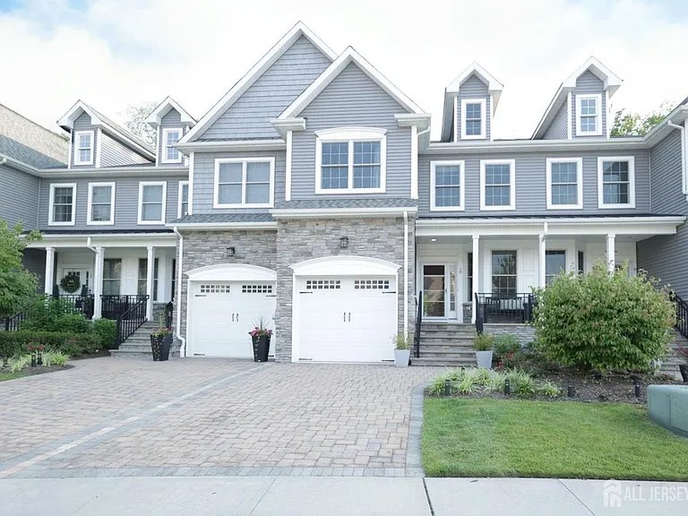 10 Gonzalez Dr — Photo 1