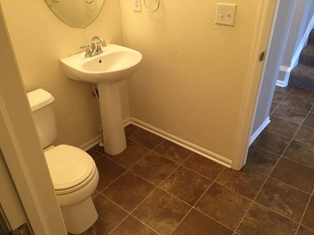 3 bed, 2341 sqft, $2,800 — Photo 4