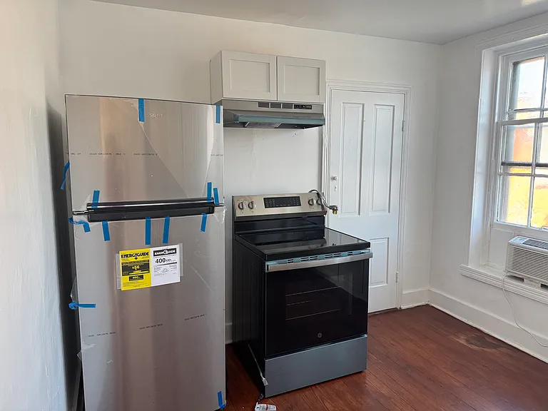 31 E 2nd St #3 — Photo 15