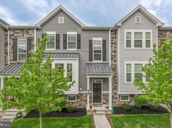 104 Hartzels Ln, Chalfont, PA 18914