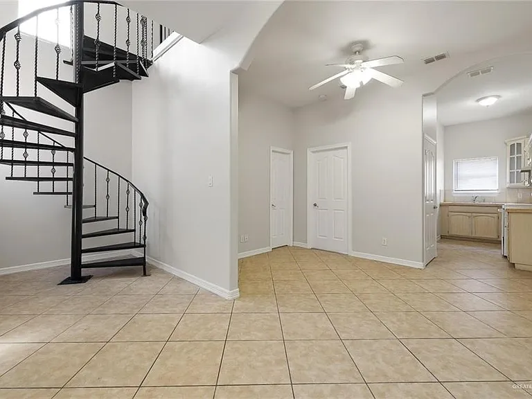 1521 W McIntyre St #4 — Photo 6