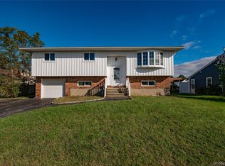 15 Earl Place, Amityville, NY 11701
