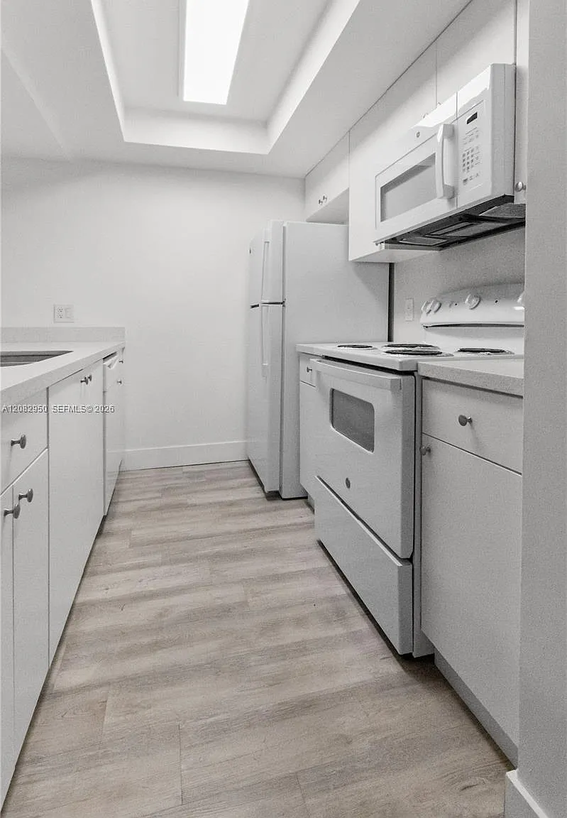 Las Vistas At Doral Condo — Photo 1