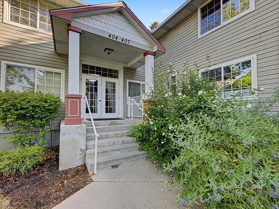 407 W Village Ln