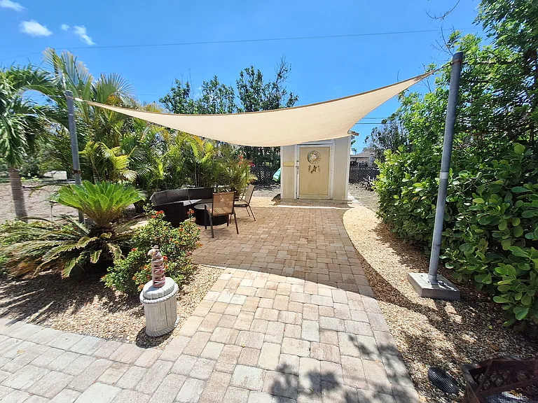 1541 Crest Dr — Photo 30