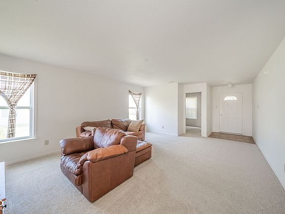3rd image of 406 W Warrior Ct