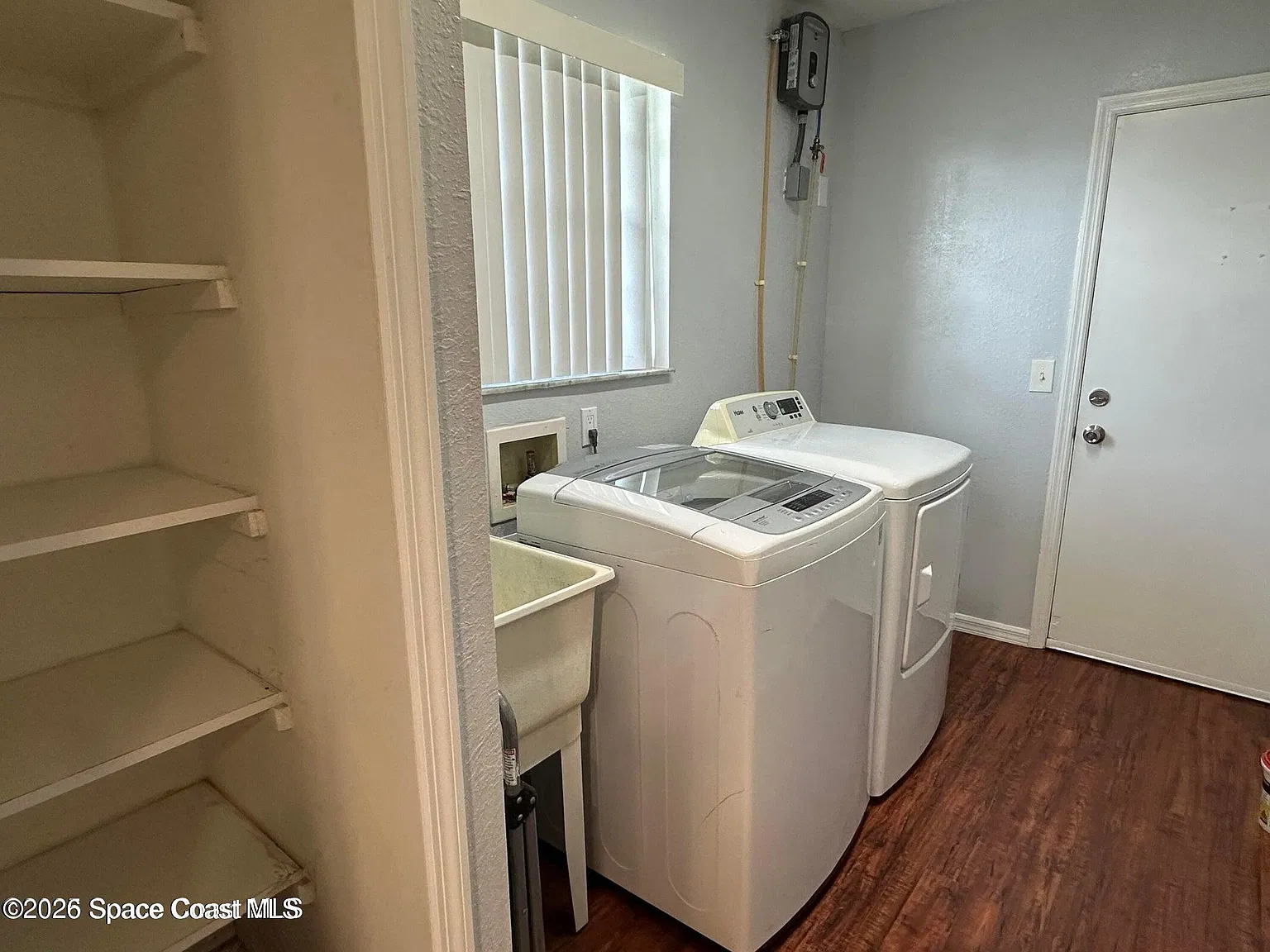 4 bed, 2.0 bath, 1796 sqft, $2,600 — Photo 2