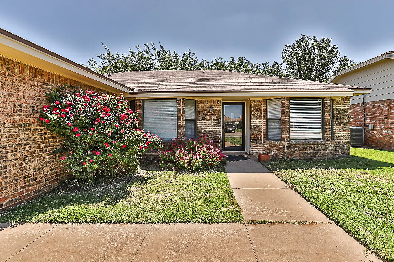 3 bed, 2.0 bath, 1300 sqft, $1,495 — Photo 1