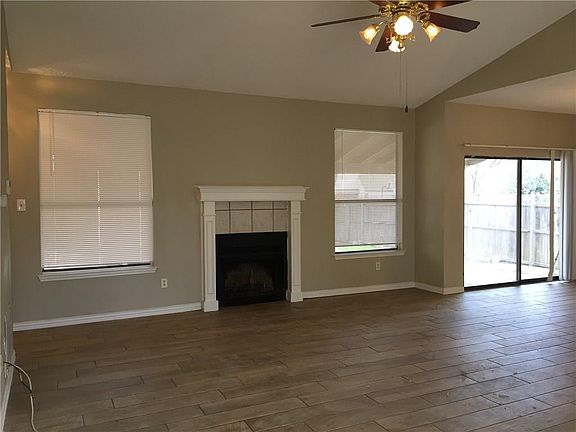 5th image of 327 Wheatridge Ave