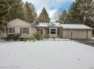 5590 Chickadee Ln, Clarkston, MI