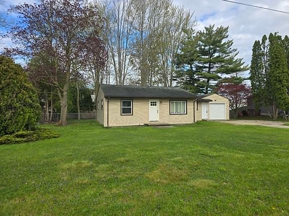 2nd image of 130 W Harcourt Dr
