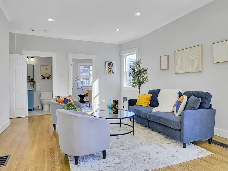 861 32nd St — Photo 15