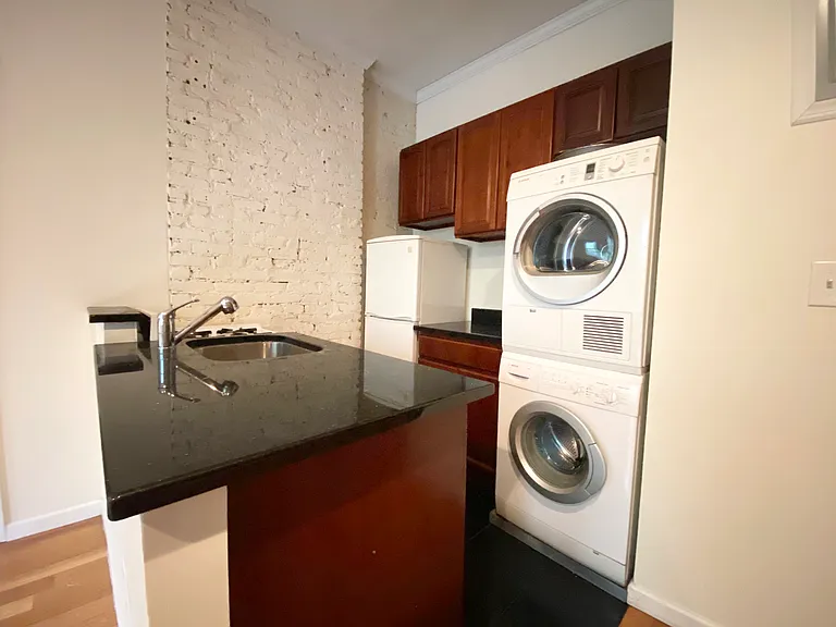 238 E 14th St #3F — Photo 1