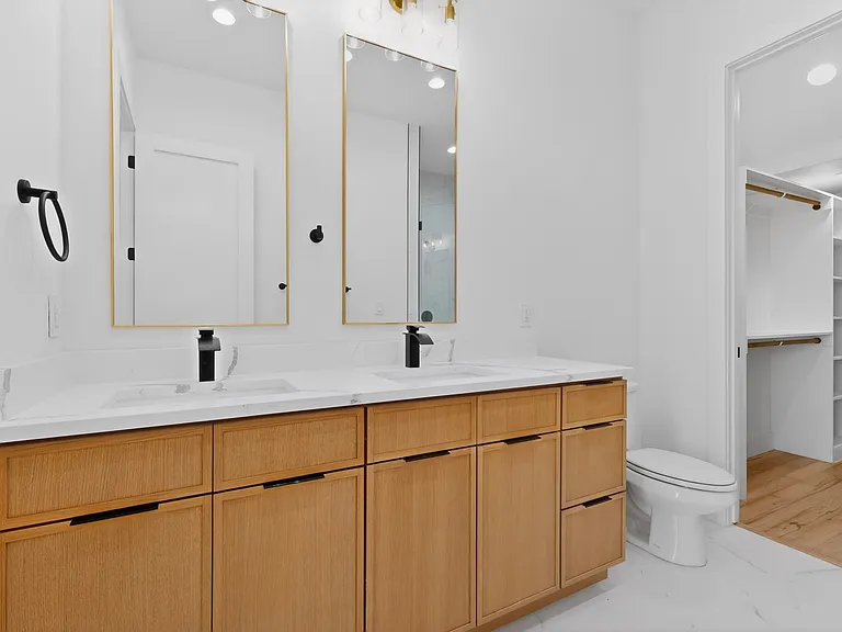 2080 Kelly Ave — Photo 9