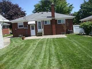 2nd image of 2940 Maidstone St