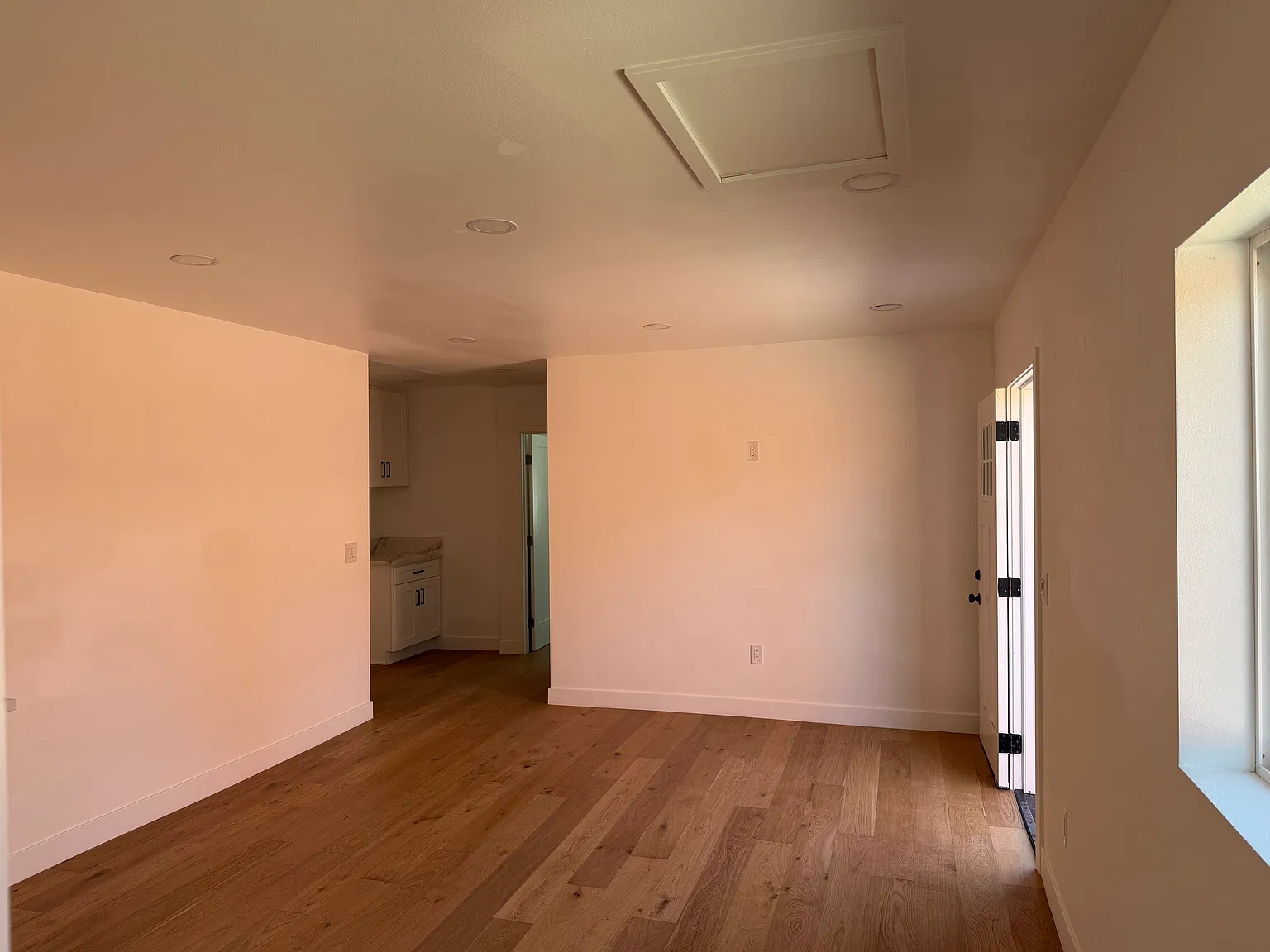 2 bed, 950 sqft, $2,700 — Photo 4