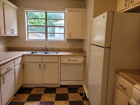 Lots of nice cabinet space