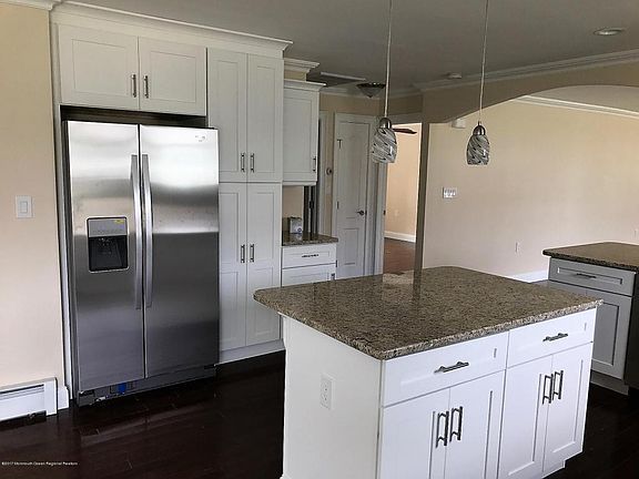 3rd image of 102 Paradise Blvd