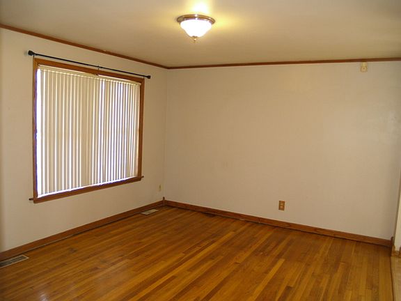 3rd image of 22402 Clyde Ave