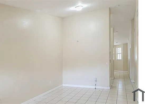 3 bed, 1182 sqft, $2,000 — Photo 4