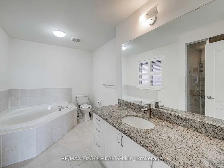 67 Alvin Curling Cres — Photo 36
