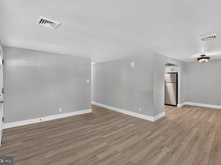1539 Reservoir Ave — Photo 10