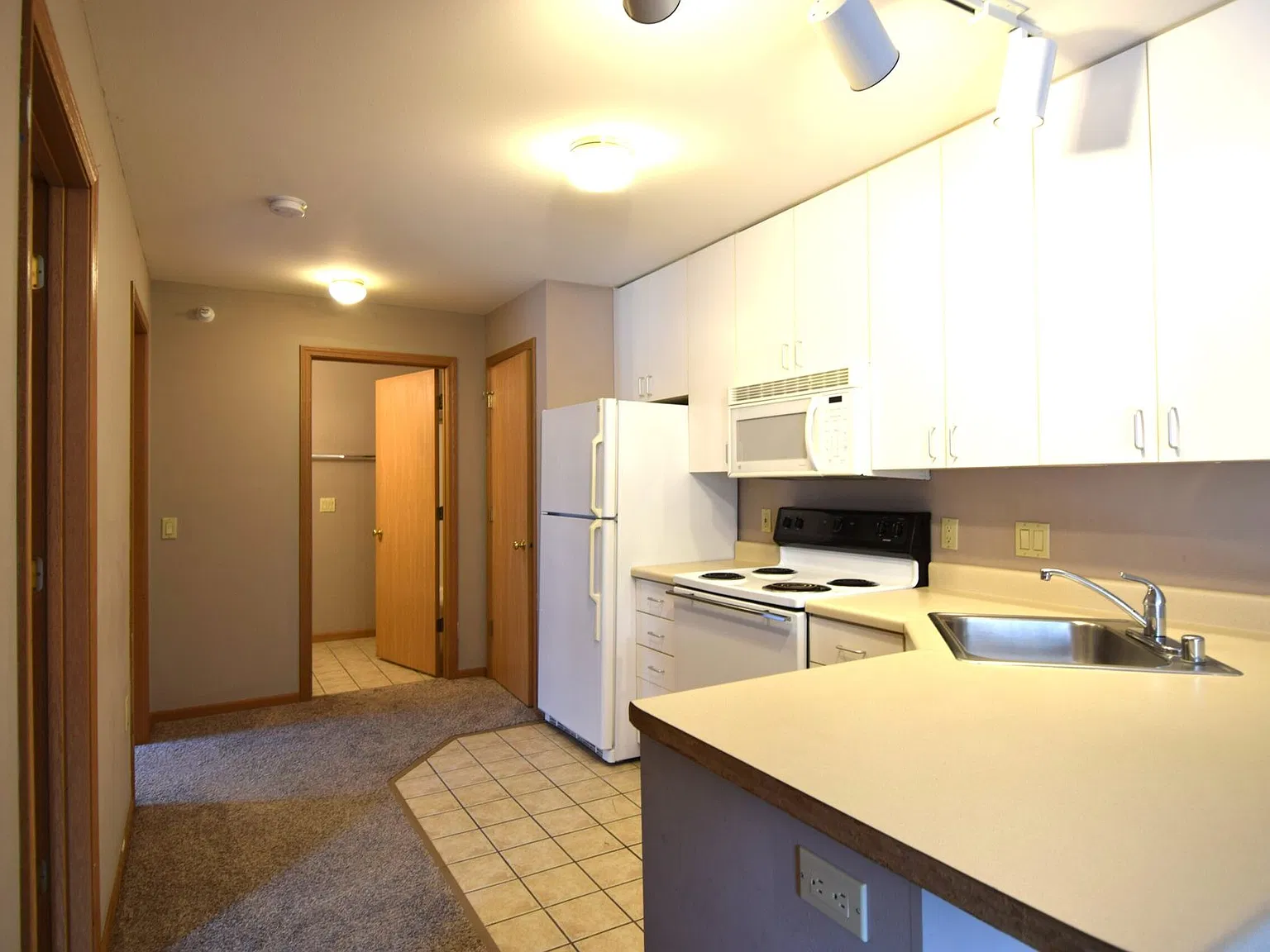 Lakelawn Place — Photo 3