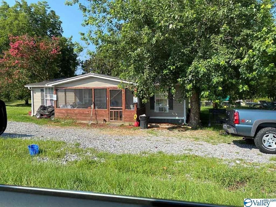 2nd image of 3202 Turnpike Rd