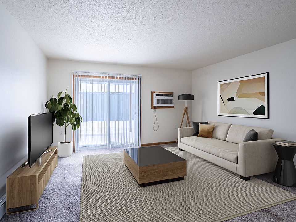 Moorhead, MN Woodstone Apartments | 31A | Living