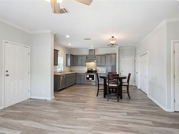 3rd image of 216 Warrington Dr