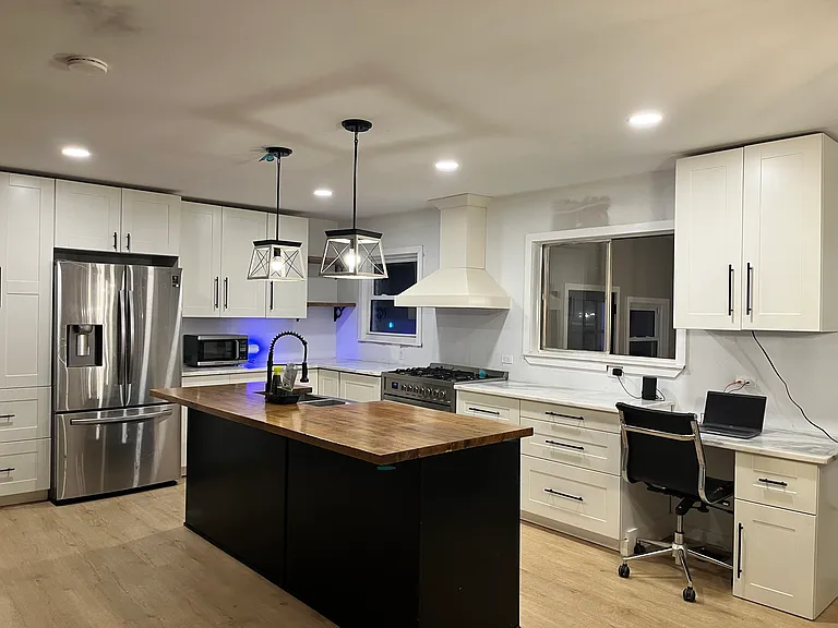 Large kitchen with plenty of lighting and countertop space