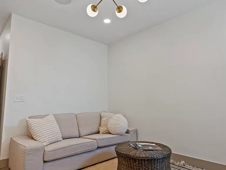 1327 Foster Rd — Photo 36