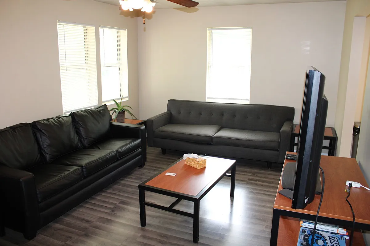 Building Photo - 606 Vattier St