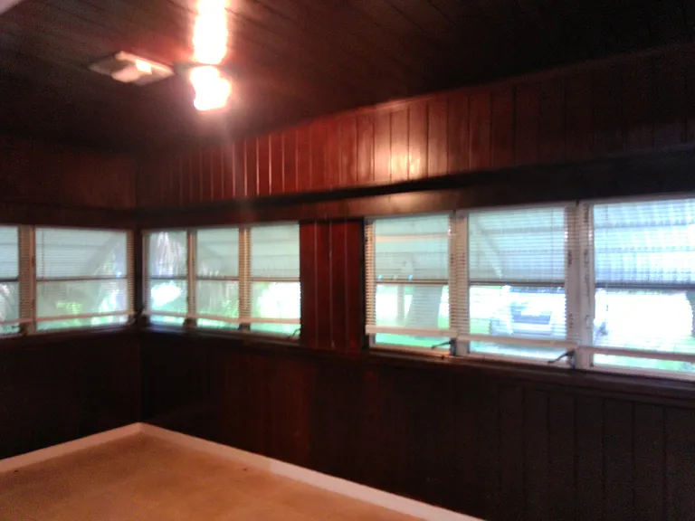 2252 Clifford St — Photo 2