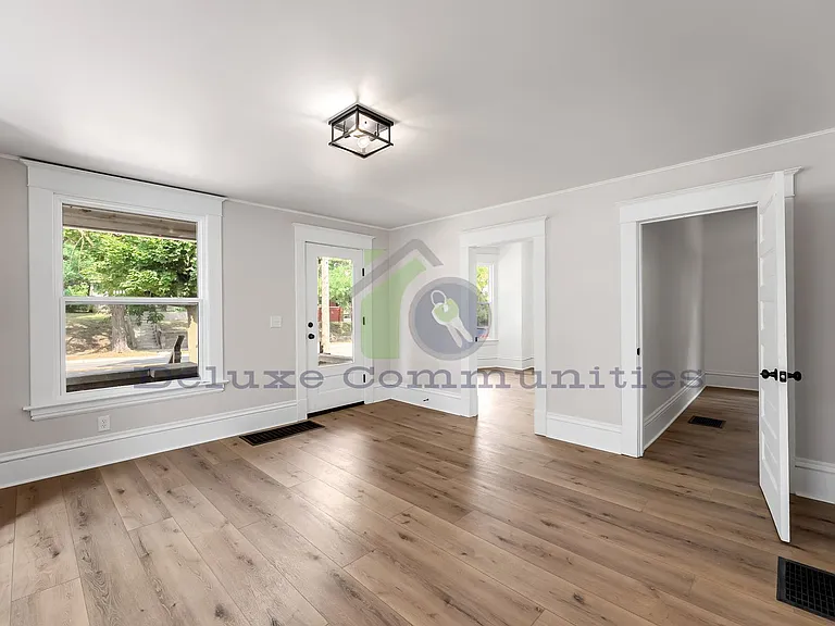 606 Lafayette Ave NE — Photo 18