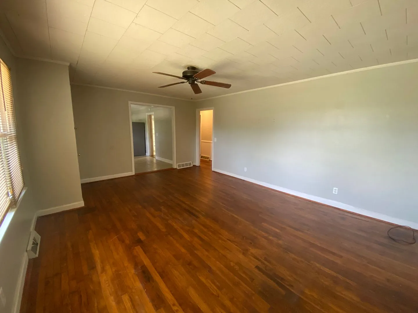 3 Bedroom Brick Ranch House in a Great Location! — Photo 3