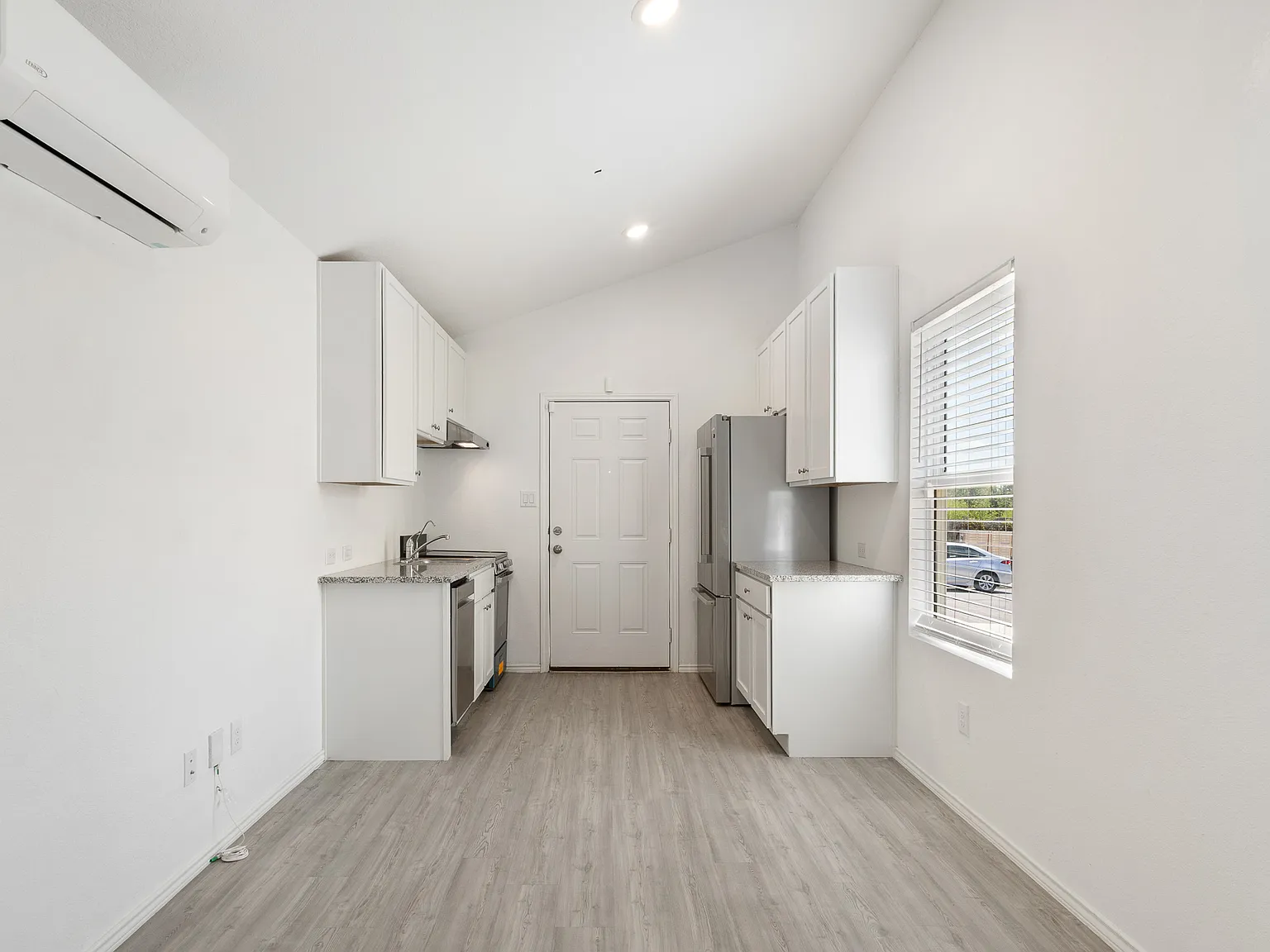 1 bed, 350 sqft, $1,025 — Photo 2