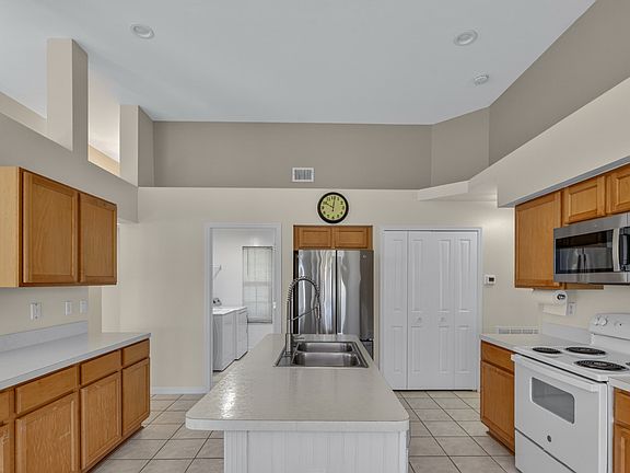 5th image of 2729 Branch Ln