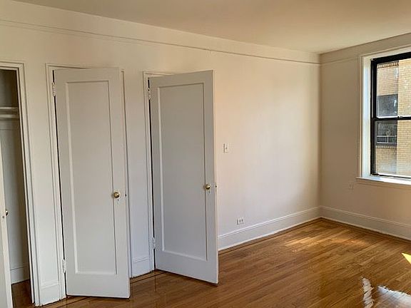 4th image of 2816 34th St APT 4E