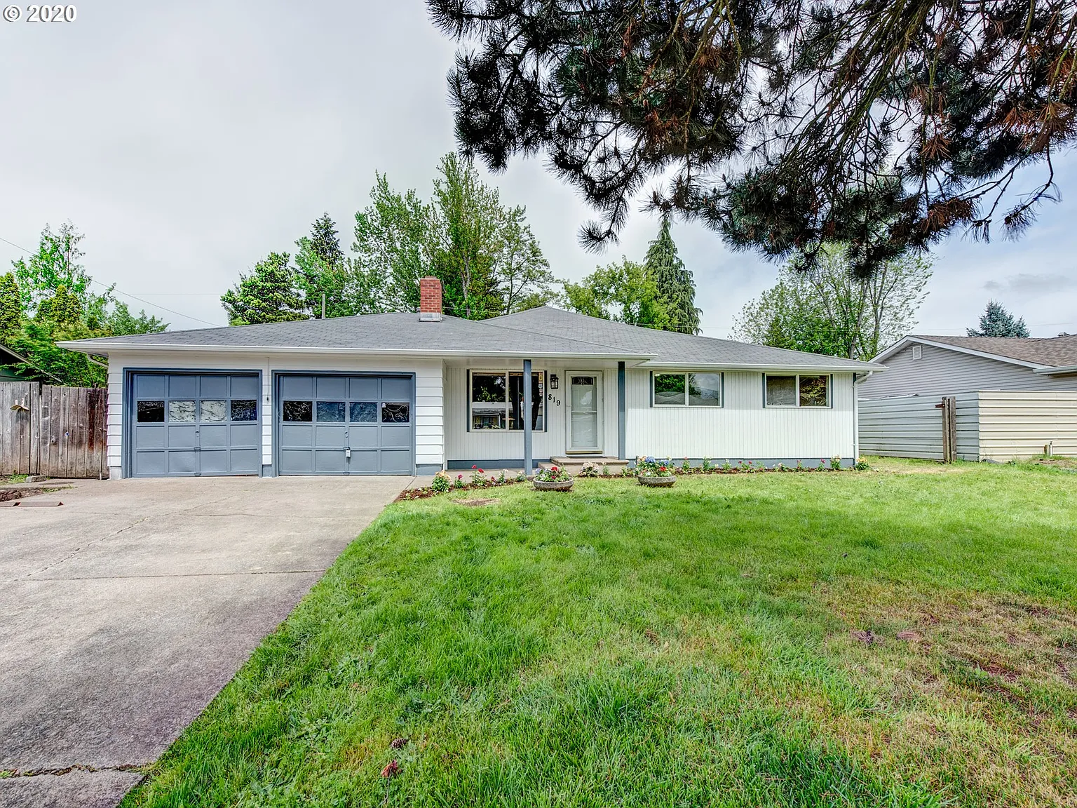 819 Silver Ln photo 1