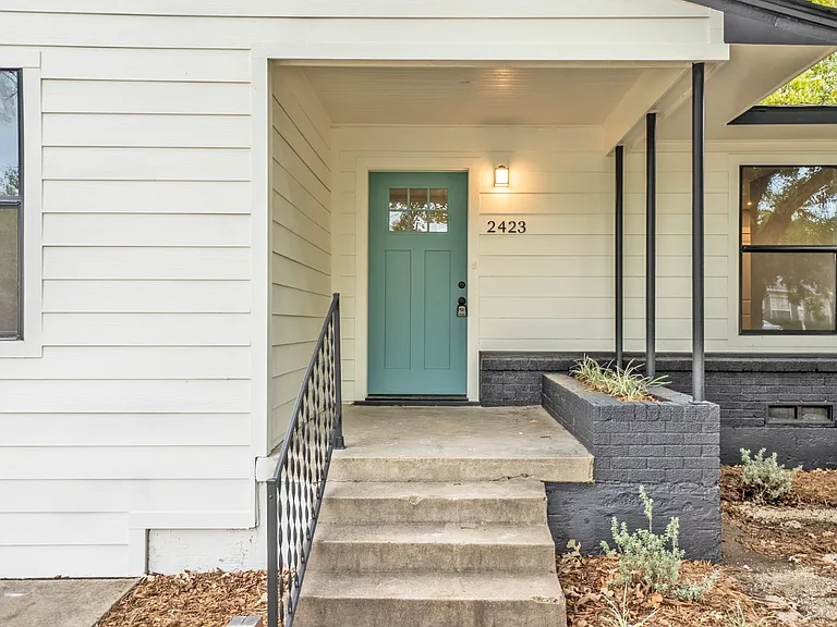 2423 Fenwick Dr — Photo 17