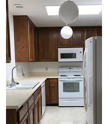4th image of 1385 Avenida Sebastiani
