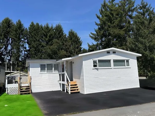 201 Cayer St #212, Coquitlam, BC V3K 5A9