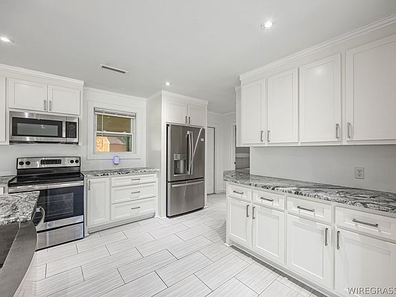 3rd image of 209 Briarhill Rd