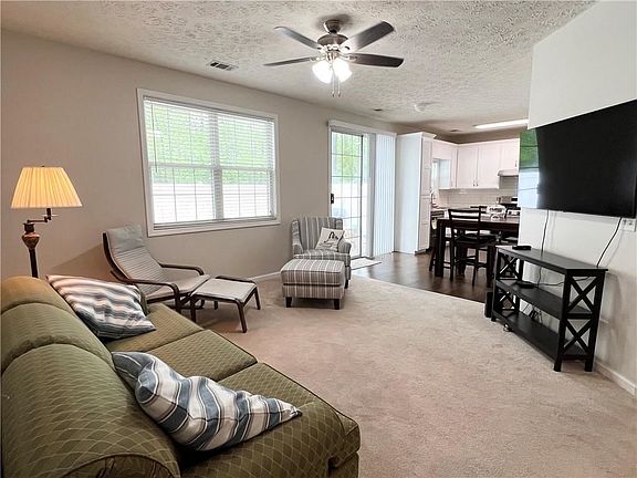 4th image of 297 Manley Ct