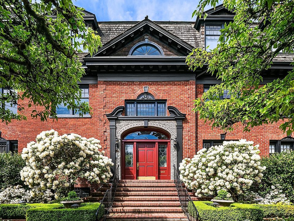 1st image of 941 11th Avenue E #3