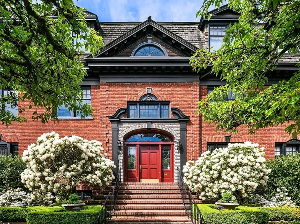 941 11th Avenue E, Seattle, WA 98102