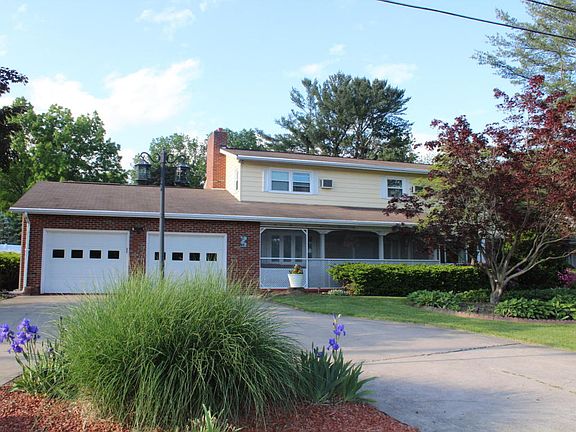 2nd image of 2815 Four Mile Dr