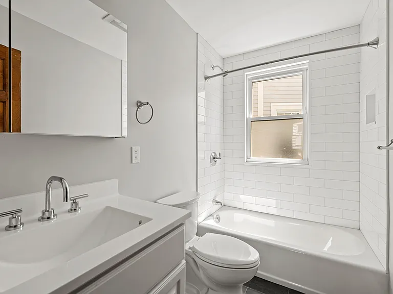 19 Taft St #1 — Photo 7