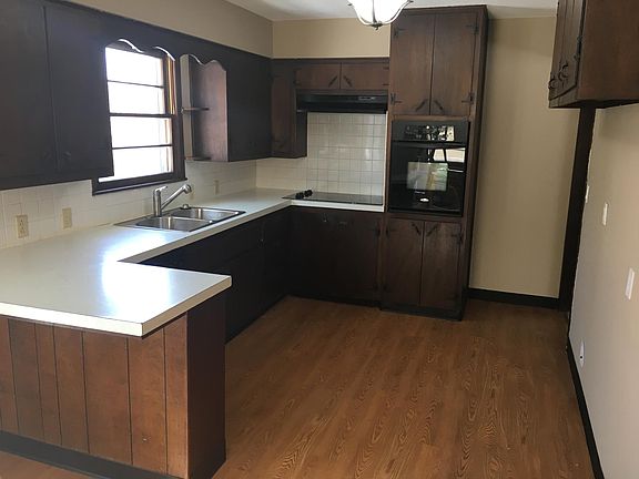 Kitchen, (9.5' x 11")